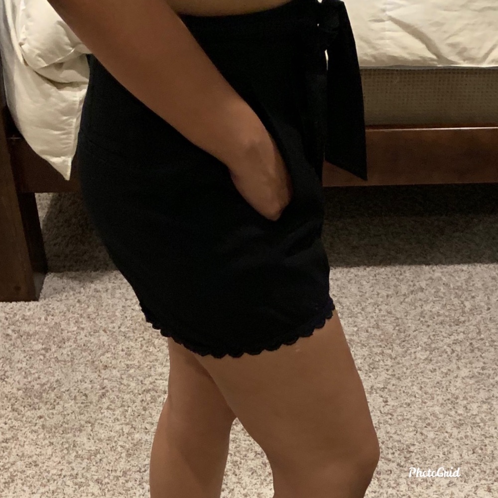 Rachel Roy high waisted scalloped shorts